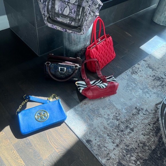 A assortment of handbags all❤️ as is ❤️and various colours and styles as shown - Picture 6 of 17